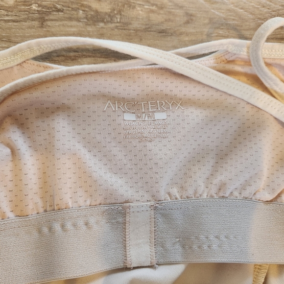 Arc'teryx tank, women's medium - Picture 5 of 8